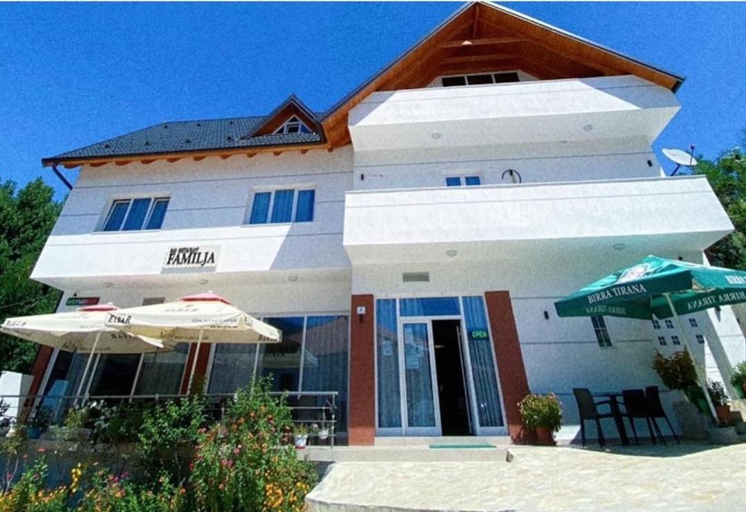 Bar-Restaurant-Hotel-Familja Klos المظهر الخارجي الصورة