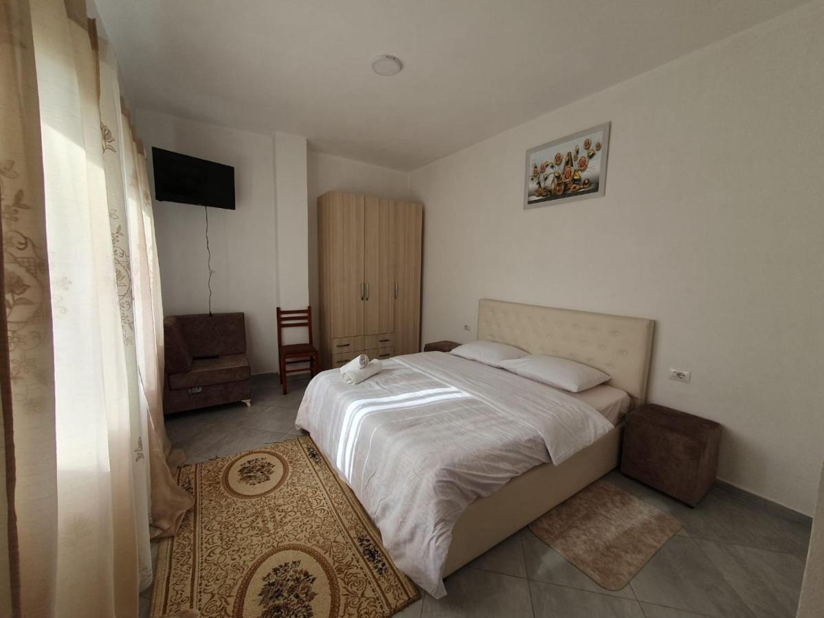 Bar-Restaurant-Hotel-Familja Klos المظهر الخارجي الصورة