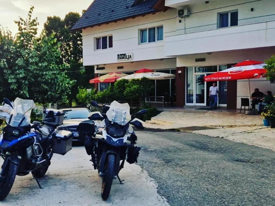 Bar-Restaurant-Hotel-Familja Klos المظهر الخارجي الصورة