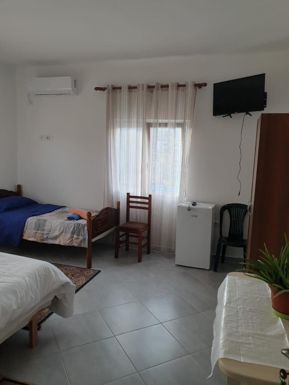 Bar-Restaurant-Hotel-Familja Klos المظهر الخارجي الصورة