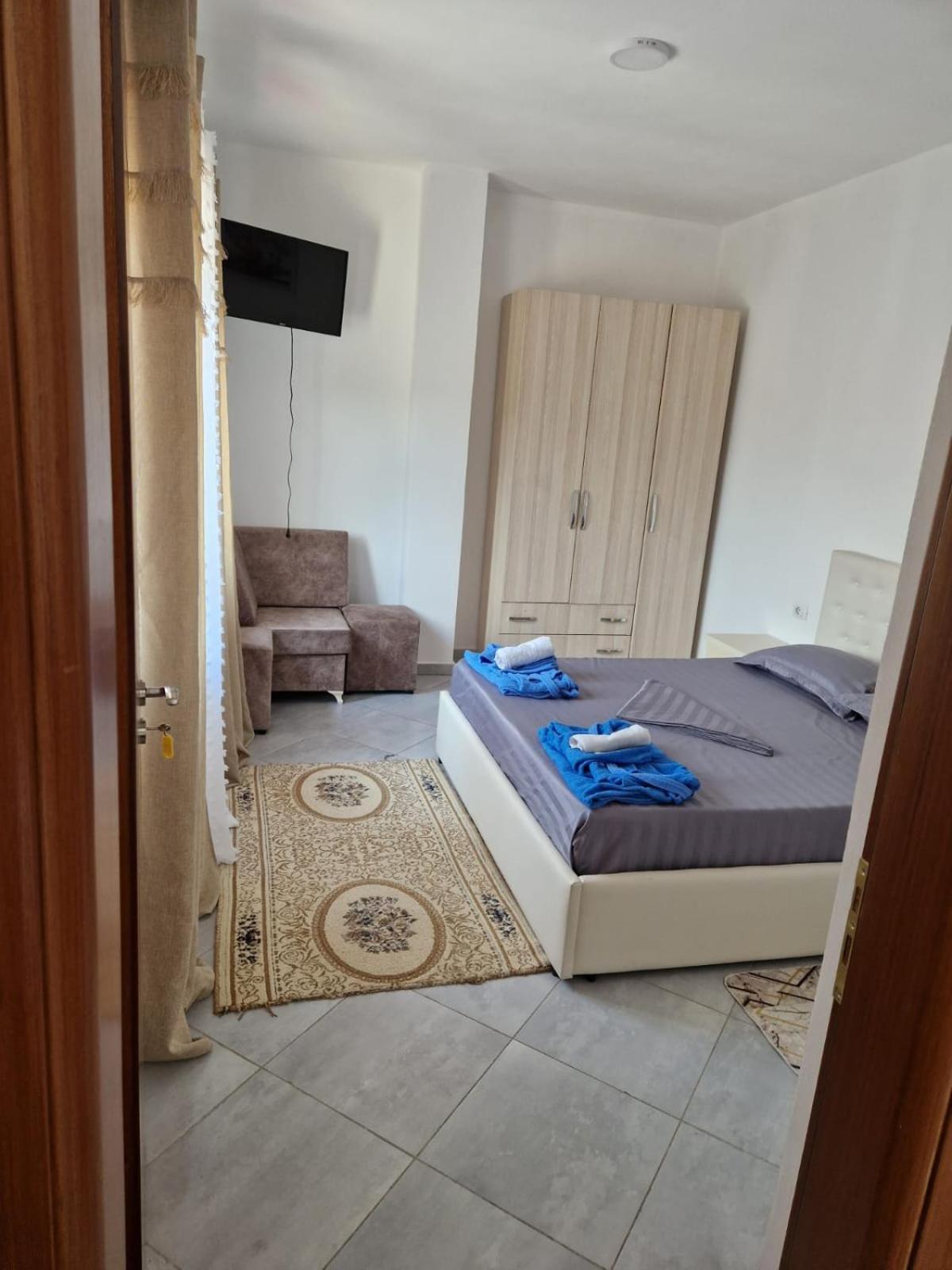 Bar-Restaurant-Hotel-Familja Klos المظهر الخارجي الصورة