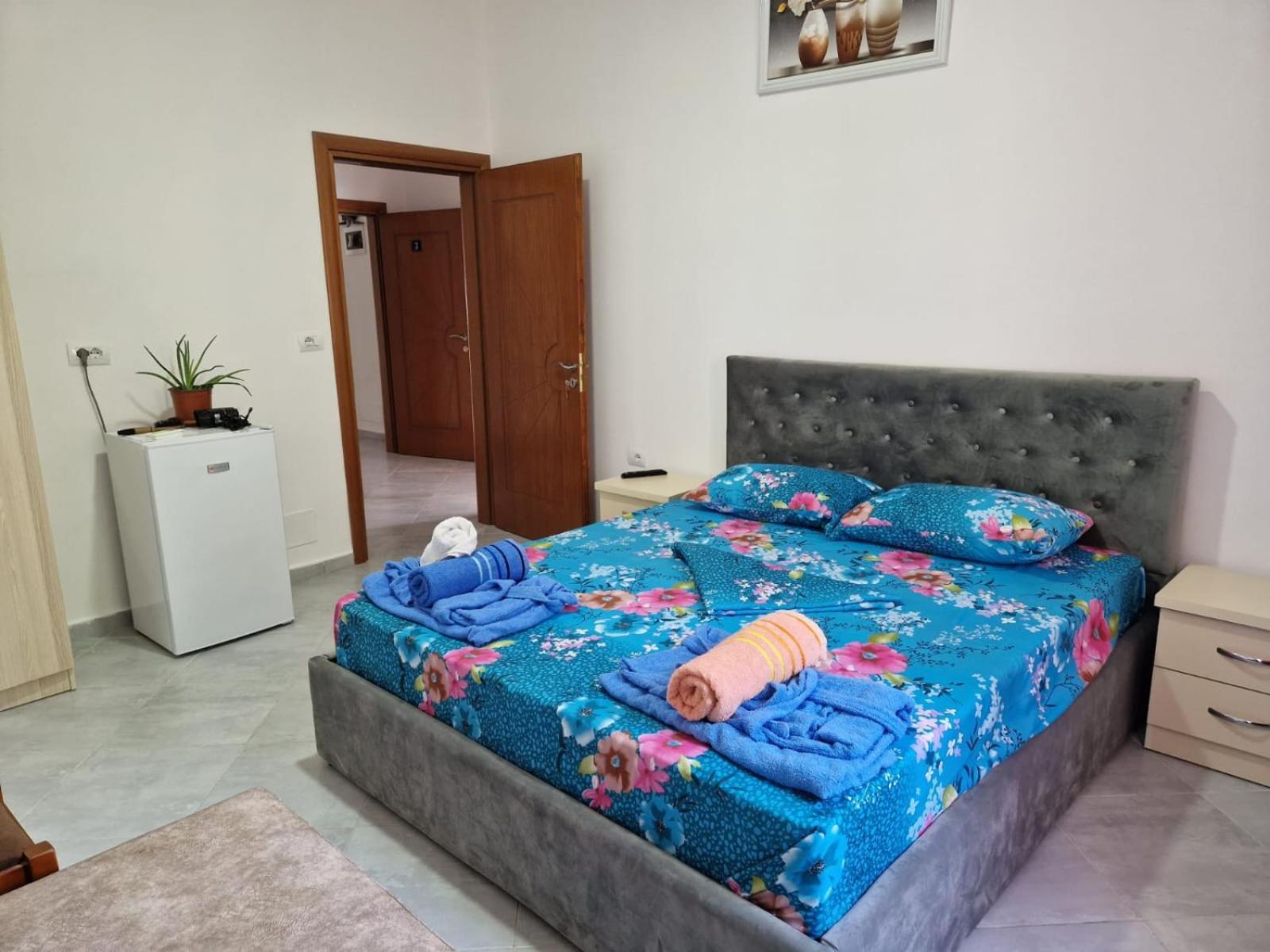 Bar-Restaurant-Hotel-Familja Klos المظهر الخارجي الصورة