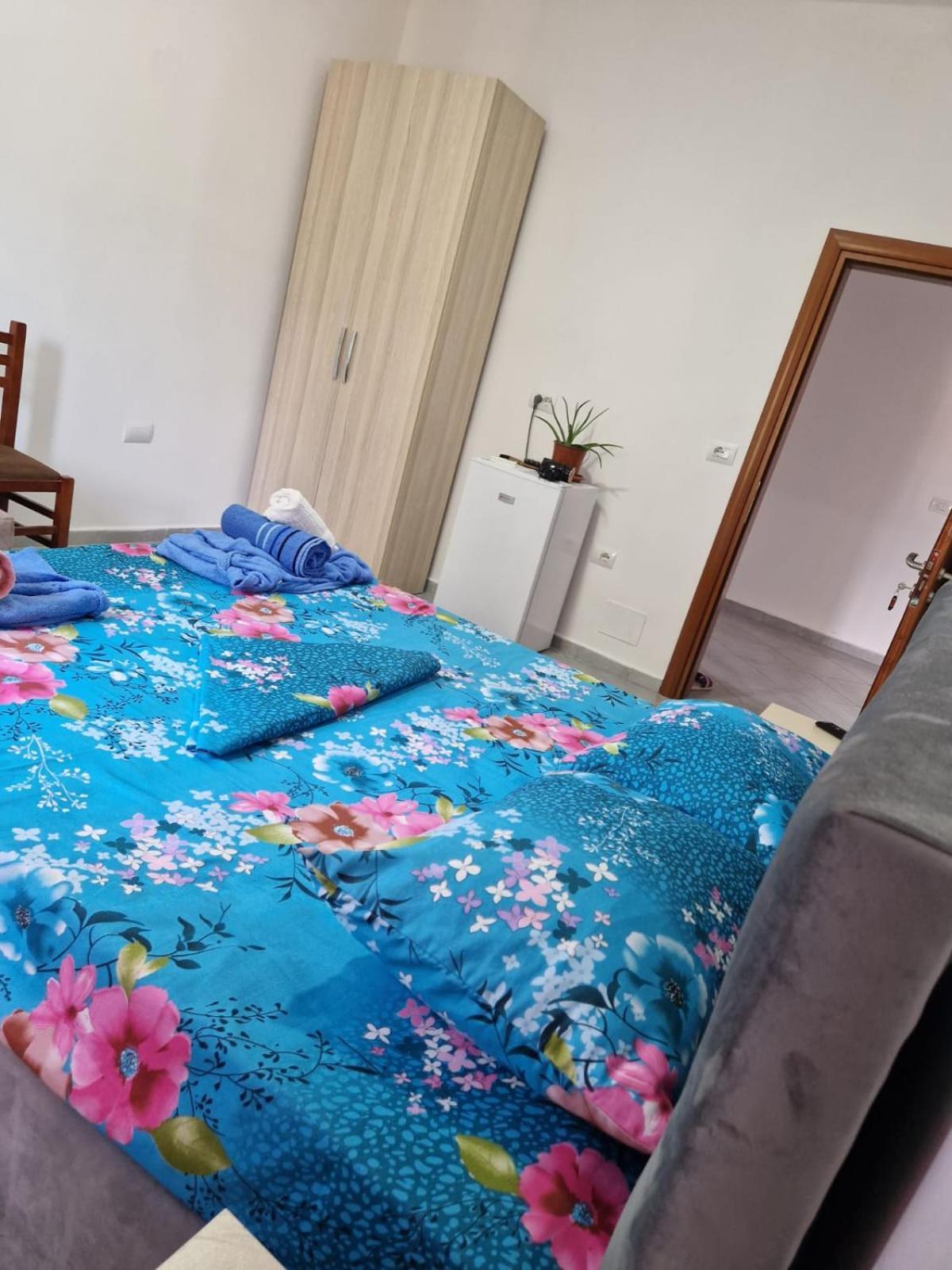 Bar-Restaurant-Hotel-Familja Klos المظهر الخارجي الصورة