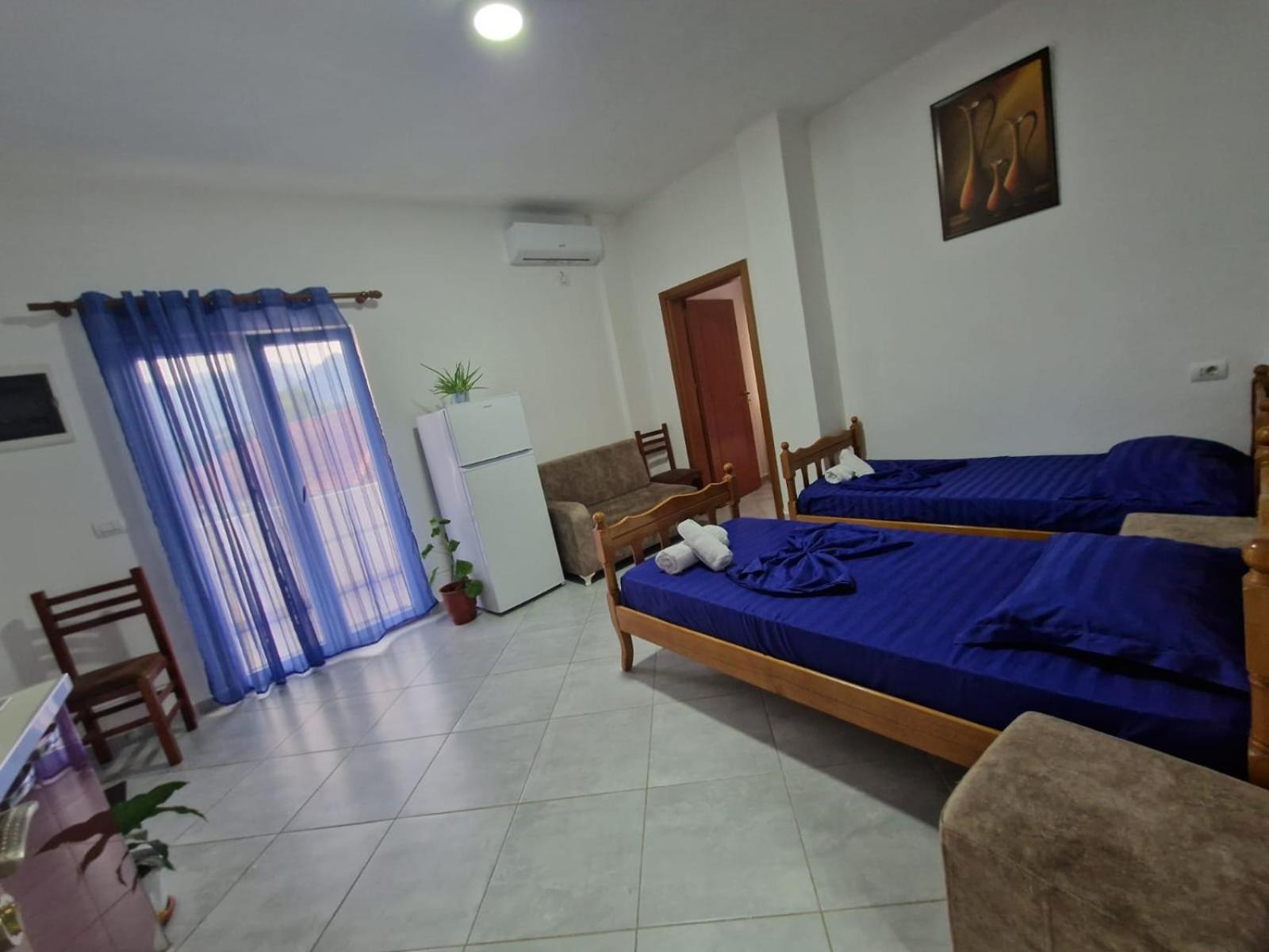 Bar-Restaurant-Hotel-Familja Klos المظهر الخارجي الصورة