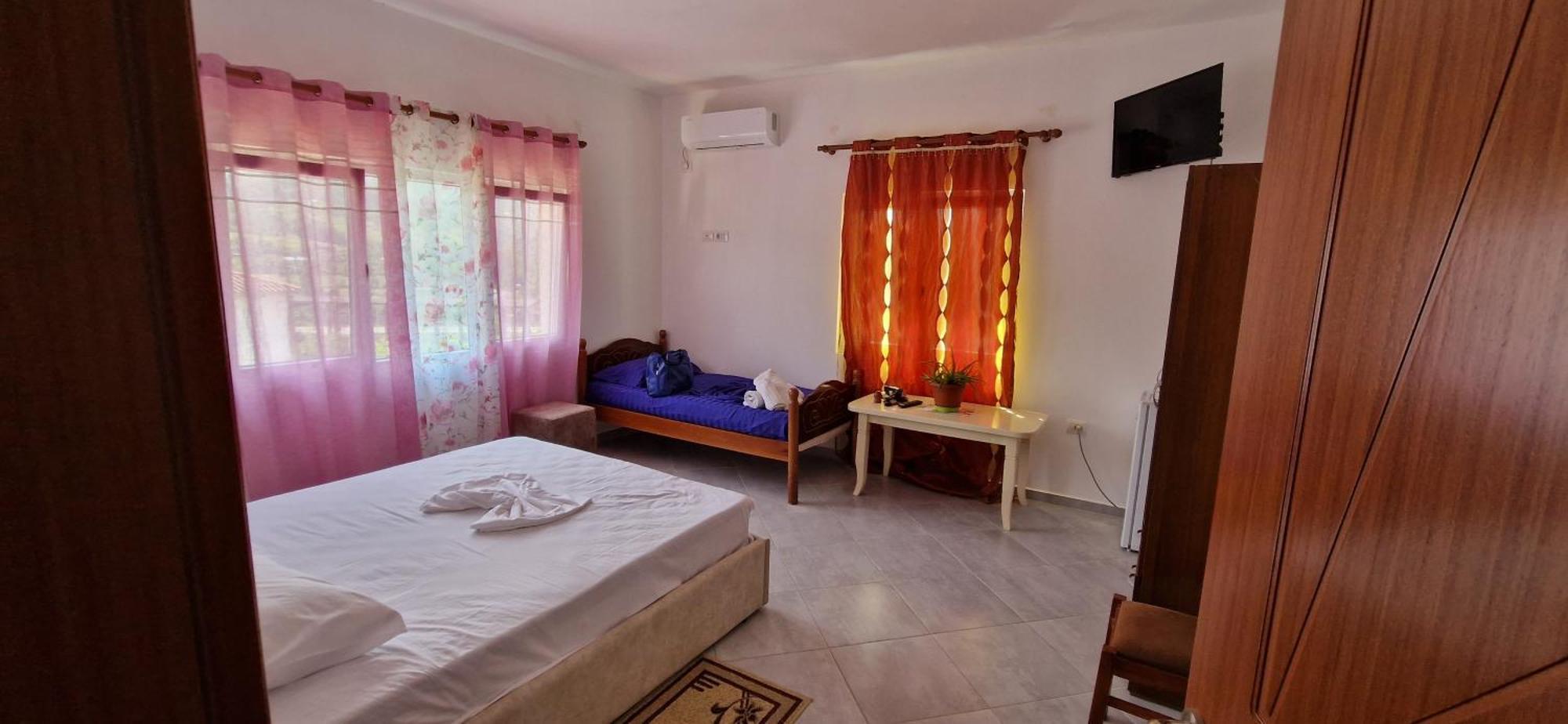Bar-Restaurant-Hotel-Familja Klos المظهر الخارجي الصورة