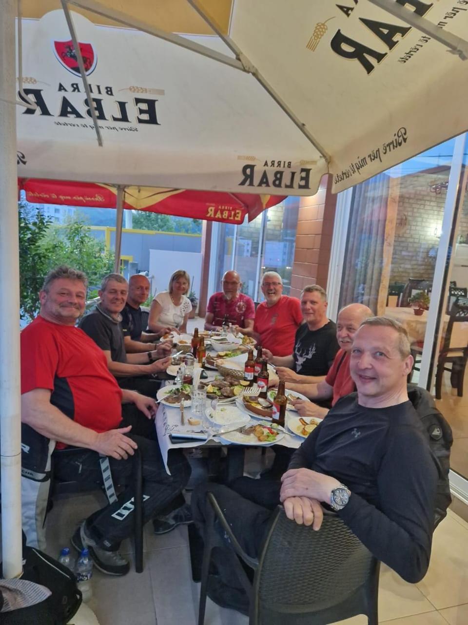 Bar-Restaurant-Hotel-Familja Klos المظهر الخارجي الصورة