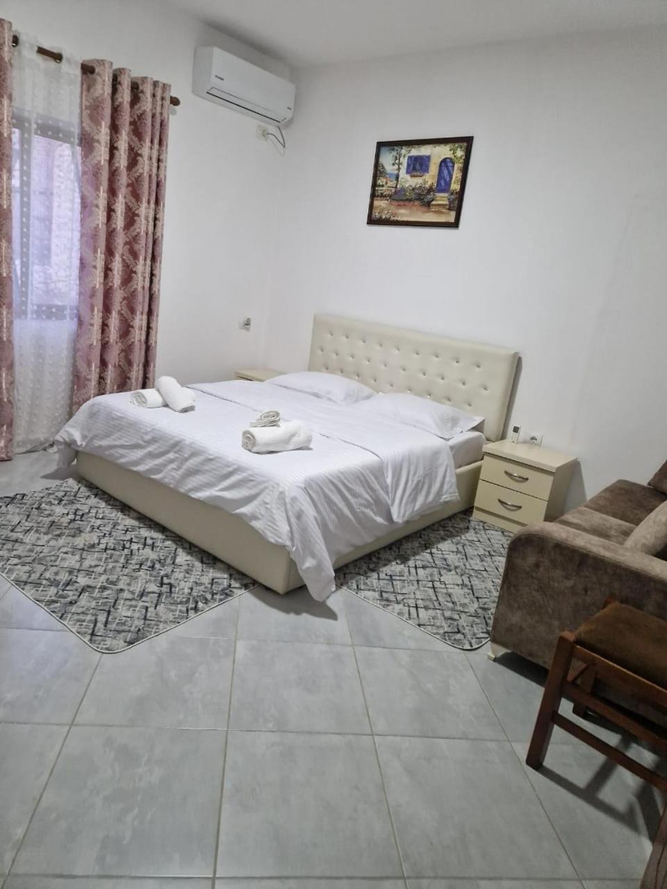 Bar-Restaurant-Hotel-Familja Klos المظهر الخارجي الصورة