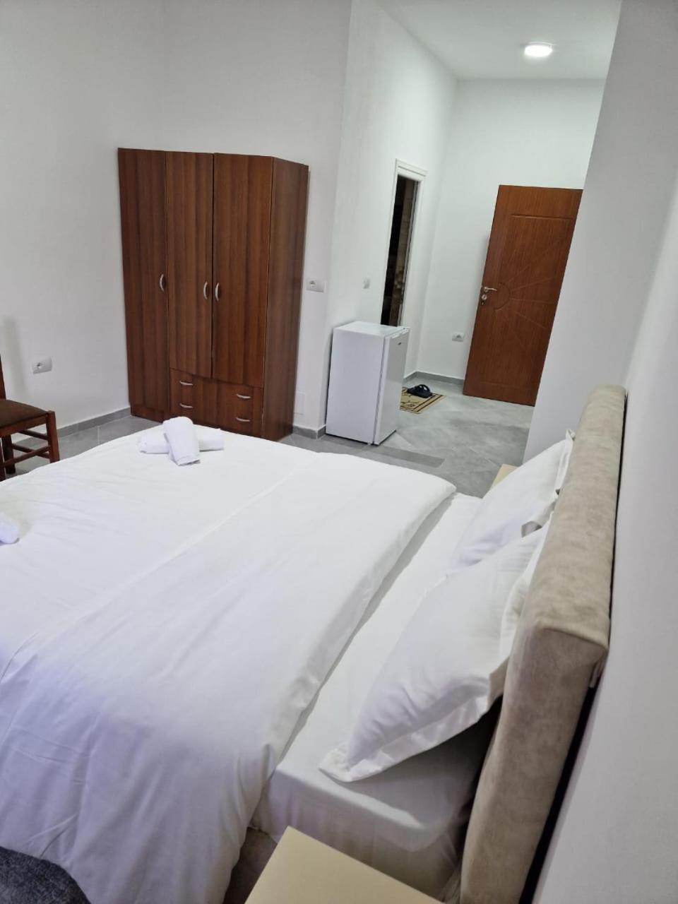 Bar-Restaurant-Hotel-Familja Klos المظهر الخارجي الصورة